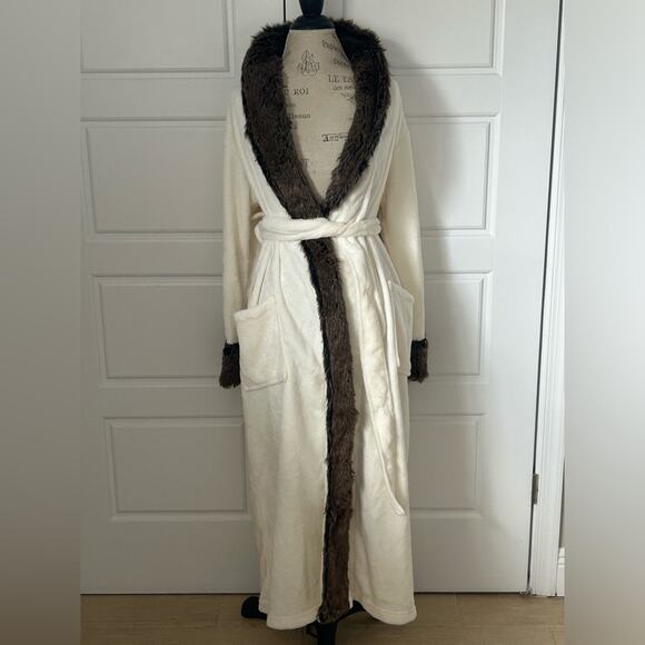Soma luxe faux fur ivory white robe size S/M out of stock online comfort luxury - Picture 3 of 11